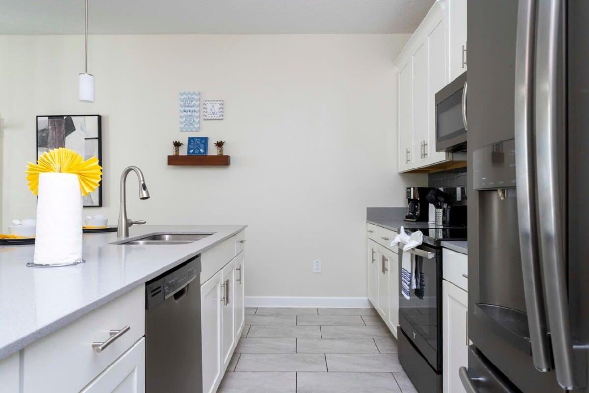 Four Bedrooms Townhome 4861 كيسيمي المظهر الخارجي الصورة
